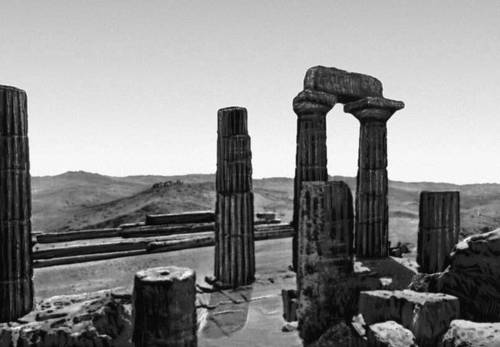 Архитектура Великой Греции (Южная Италия и Сицилия). Храм «D» в Акраганте. Вид со стороны интерьера.