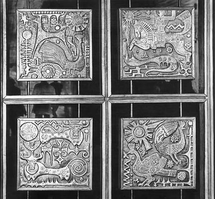 А. М. Горгадзе. Медальоны двери в гостинице «Иверия» в Тбилиси. Чеканка по металлу. 1967.