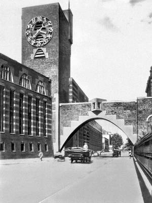 П. Беренс. Управление завода «И. Г. Фарбениндустри»в Хёхсте (Гессен). 1925—26.
