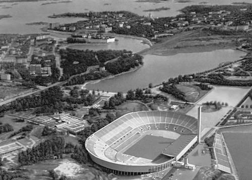 Хельсинки. Олимпийский стадион. 1934—40, перестраивался в 1952. Архитекторы И. Линдегрен, Т. Янтти.