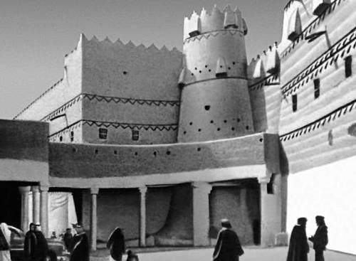 Архитектура Саудовской Аравии: Вход во дворец в Эр-Рияде.
