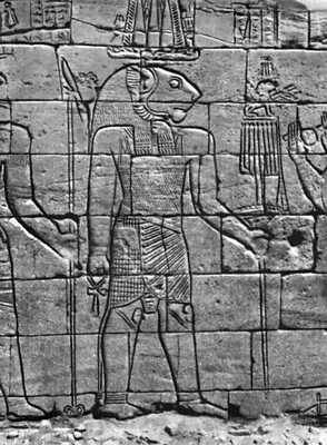 Пилон Львиного храма в Наге с изображением бога Ападемака. Конец 1 в. до н. э. — 1 в. н. э.