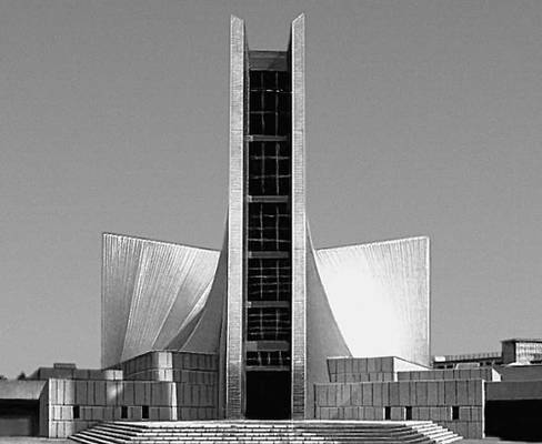К. Тангэ. Кафедральный собор св. Марии в Токио. 1964.
