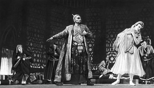 Сцена из балета «Бахчисарайский фонтан» Б. В. Асафьева в постановке Р. В. Захарова.