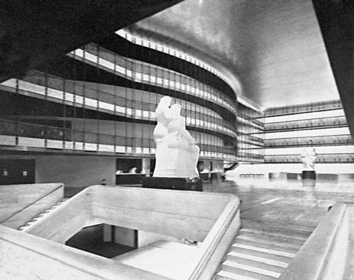 Манхаттан, Линкольновский центр исполнительских искусств. Театр штата Нью-Йорк (1964, архитектор Ф. Джонсон).