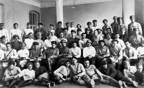 Участники съезда политотделов Туркфронта после прорыва Оренбургского фронта. 1920.