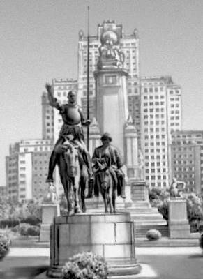 Памятник Сервантесу на площади Пласа де Эспанья. 1927. Скульптор К. Валера, архитектор П. Мугуруса.