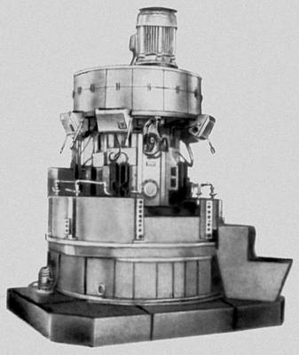 Рис. 3р. Основные типы металлорежущих станков. Токарный восьмишпиндельный автомат (1К282).
