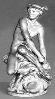Ж. Б. Пигаль. «Меркурий, завязывающий сандалию». Мрамор. 1744. Лувр. Париж.