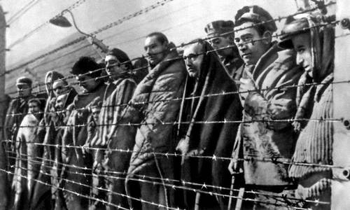 Узники Освенцима, освобождённые советскими войсками.