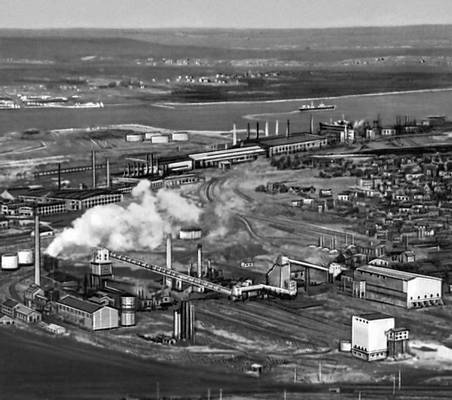 Канада. Общий вид сталеплавильного завода в г. Сидни (провинция Новая Шотландия).