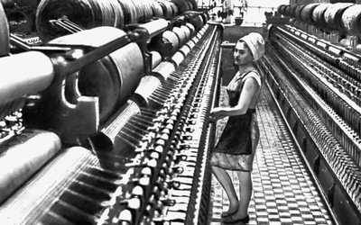 В одном из цехов суконной фабрики «Красный текстильщик» в Сумах.