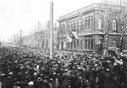 Митинг трудящихся Еревана по случаю установления Советской власти. Декабрь 1920.
