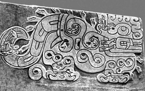 Древнее искусство. Каменный рельеф на карнизе храма «Кастильо» в Чавин-де-Уантаре. 7—5 вв. до н. э.