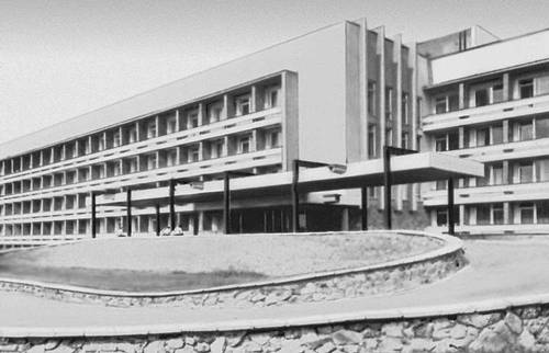 Й. Путина. Акушерско-гинекологическая клиника в Каунасе. 1971.