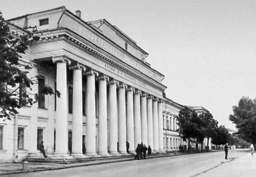Университет. Главное здание. 1825. Архитектор П. Г. Пятницкий.