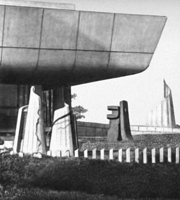 Япония. Архитектрура 20 в. К. Маёкава. Метрополитен фестивал холл в парке Уэно. 1960—61. Фрагмент. Токио.