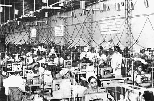 В одном из цехов текстильной фабрики в г. Асмара.