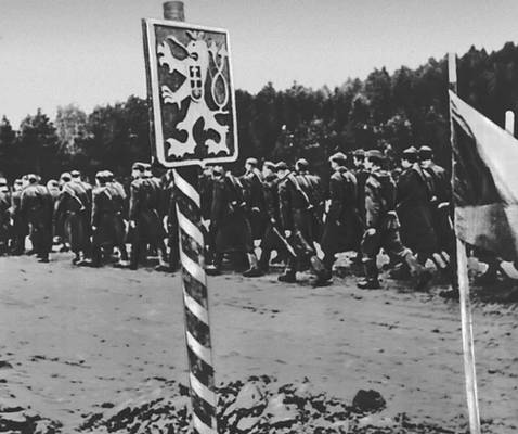 Чехословацкие войска вступают на территорию Чехословакии. Осень 1944.