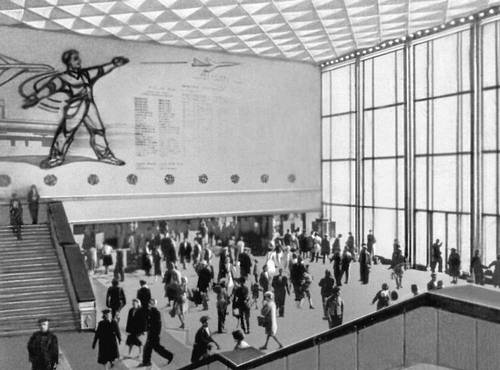 Железнодорожный вокзал в Риге, 1957—1960. Архитекторы В. И. Кузнецов и В. П. Ципулин. Интерьер.
