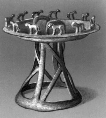 Бронзовый светильник с фигурками животных. 7—3 вв. до н. э.