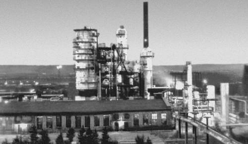 Ухтинский нефтеперерабатывающий завод.