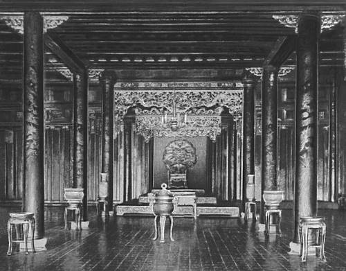 Вьетнам. Тронный зал «Дворца совершенной гармонии» в Хюэ. 1805—33.