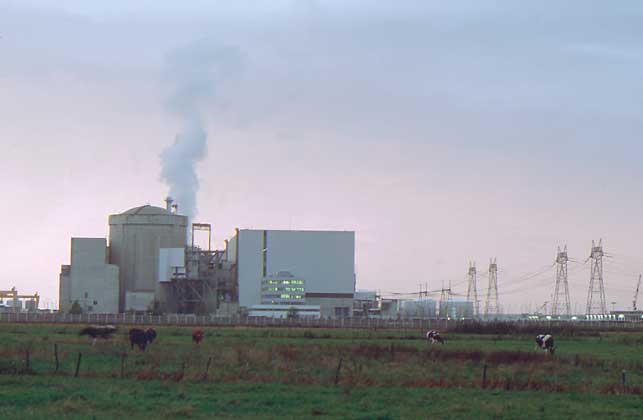АЭС в Блейяре (Франция).