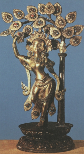 Один из древнеиндийских вариантов древа жизни: Майя, мать Будды, стоящая на раскрытом цветке лотоса и дарующая ветвь священного дерева ашока, под которым был рожден Будда