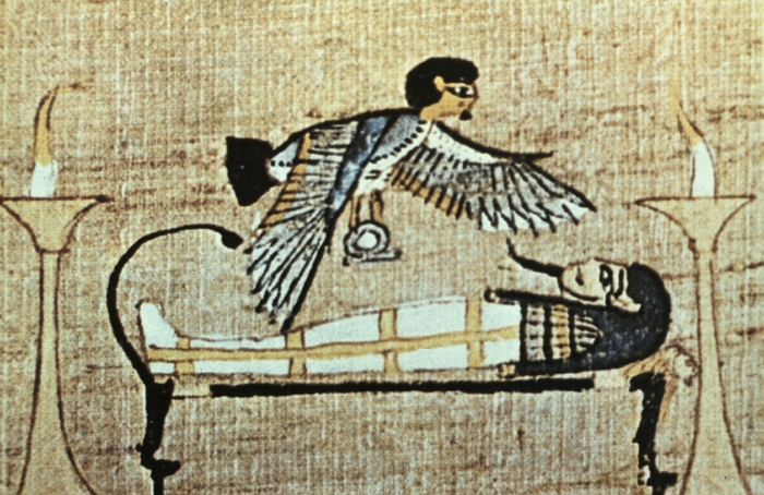Ба (воплощение жизненной силы людей) парит над телом умершего. Рисунок из древнеегипетской рукописи