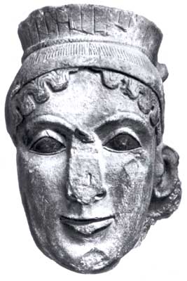 Голова статуи Геры из храма Геры в Олимпии.