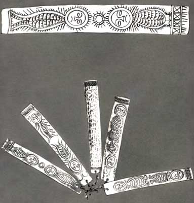 Традиционный вид записи батакских мифов на бамбуковых палочках и свиных костях.