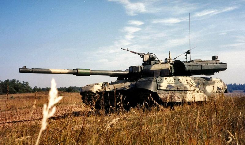 Т-84-120. Вариант танка Т-84 со 120-мм пушкой с боекомплектом и автоматом заряжания в развитой кормовой нише башни

