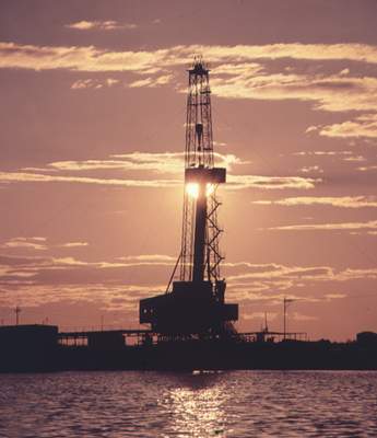 Самотлорское нефтяное месторождение близ города Нижневартовск.