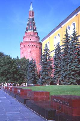 Угловая Арсенальная башня Кремля.