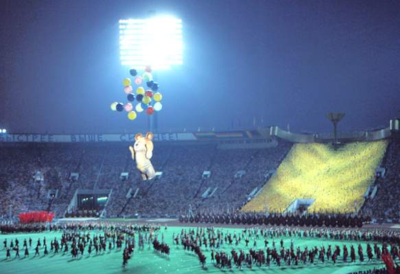 Церемония закрытия XXII Олимпийских игр.