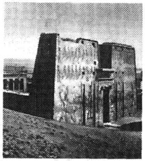 Пилоны храма бога Гора в Эдфу (Египет). 3 - 1 вв. до н. э.