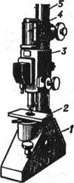 Ультраоптиметр ИКП-1: 1 - основание; 2 - предметный стол; 3 - измерительная головка; 4 - осветитель; 5 - колонка