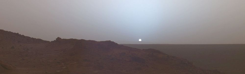 Закат на Марсе. Снимок Mars Exploration Rover, 19 мая 2005 года