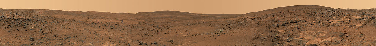 Панорама поверхности Марса в районе Husband Hill, снятая марсоходом «Спирит» 23-28 ноября 2005.