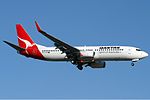 Qantas Boeing 737-800 MEL Nazarinia.jpg