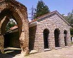 The thracian tomb in Kazanlak from outside.jpg