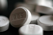 Paracetamol acetaminophen 500 mg pills.jpg