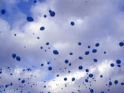 Photographie du lâcher de ballons bleus de 2007, appelé &amp;amp;quot;sculpture aérostatique&amp;amp;quot;