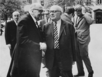 Макс Хоркхаймер (слева), Теодор Адорно (справа) и Юрген Хабермас на заднем фоне справа. 1965 год, Гейдельберг