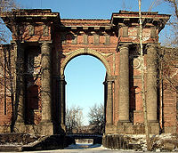 Arch of New Holland.jpg