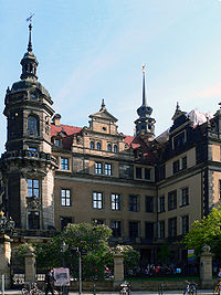 Дрезденский дворец-резиденция,  вход в «Грюнес Гевёльбе»