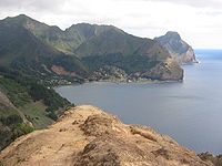 Isla Juan Fernandez (vista hacia Robinson Crusoe desde Montaña).jpg