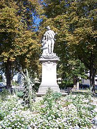 Статуя Гудона в Версале