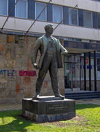 Zarko Zrenjanin monument.jpg
